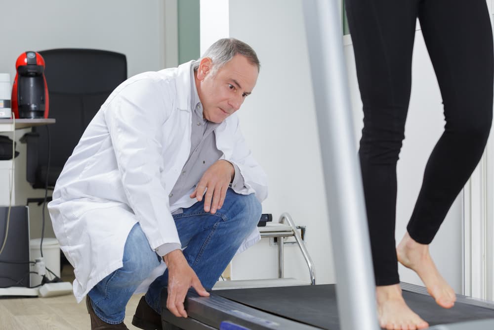 Pieds plats, devez-vous consulter ?